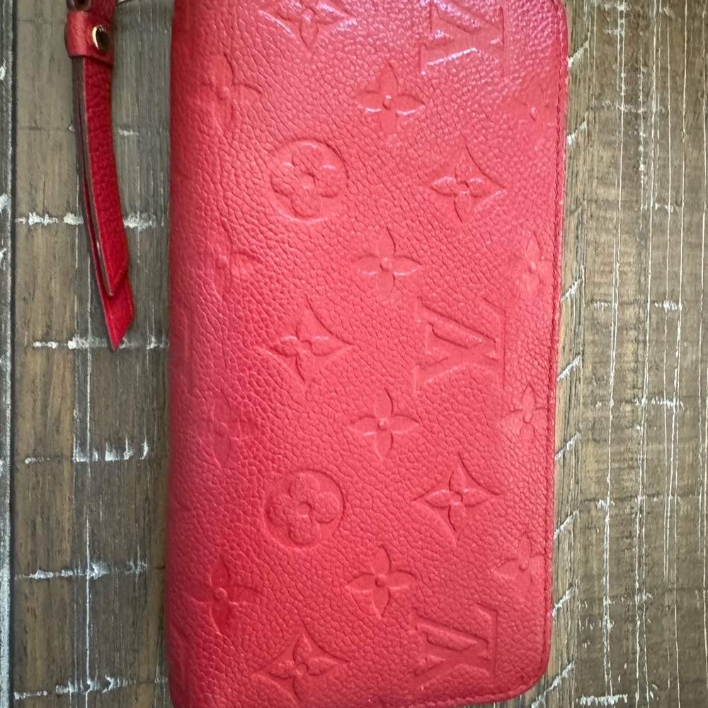 LOUIS VUITTON Red zippy Wallet - Picture 2 of 16